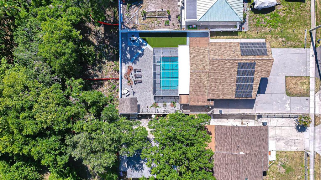 Image 82 of property listing at 3314 W KIRBY STREET, Tampa, FL 33614