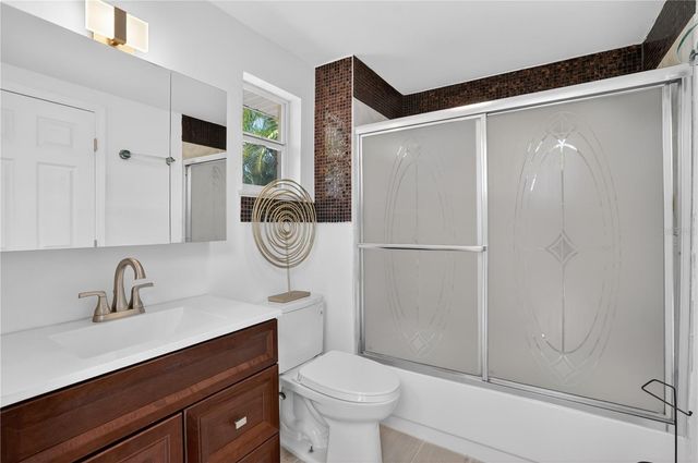 2403 VERMONT AVENUE E, Bradenton, FL 34208