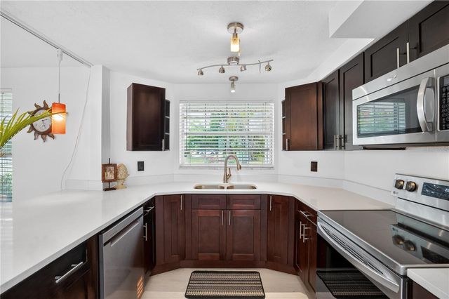 2403 VERMONT AVENUE E, Bradenton, FL 34208