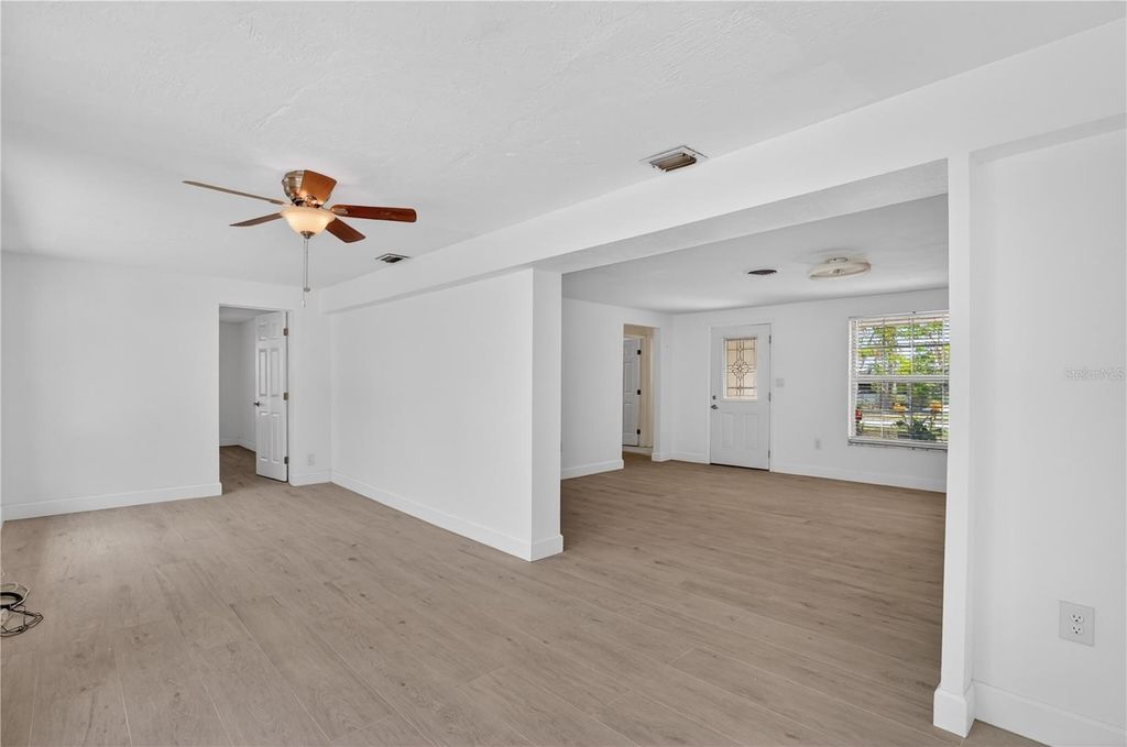 Image 13 of property listing at 2403 VERMONT AVENUE E, Bradenton, FL 34208