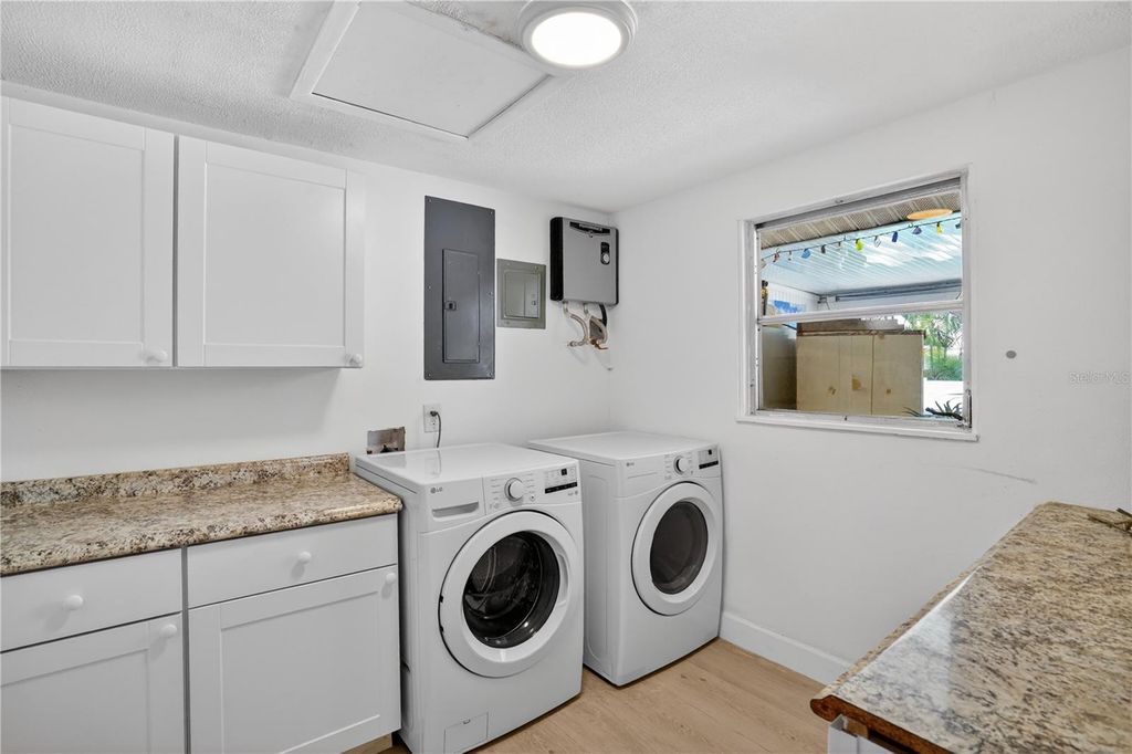 Image 21 of property listing at 2403 VERMONT AVENUE E, Bradenton, FL 34208