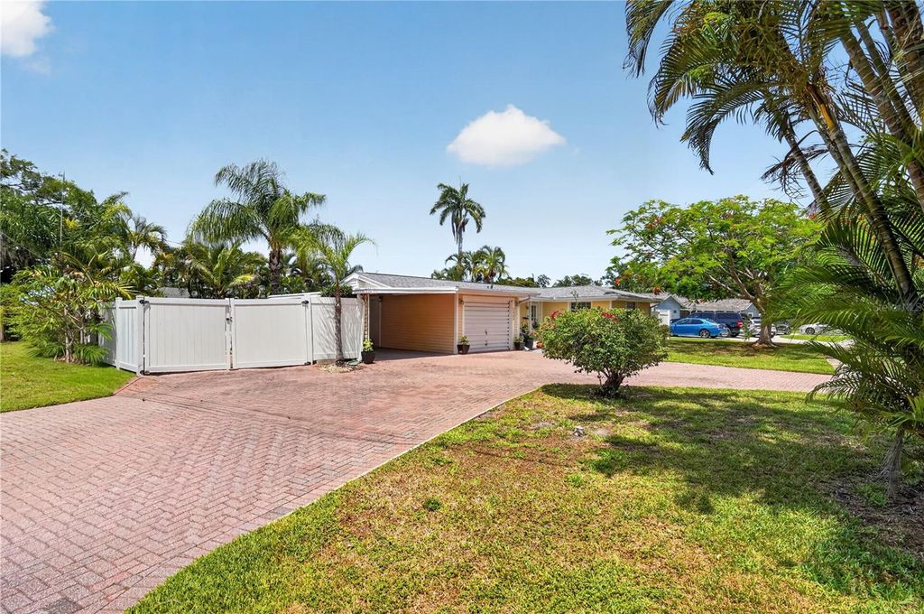 Image 33 of property listing at 2403 VERMONT AVENUE E, Bradenton, FL 34208