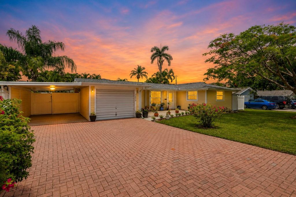 Image 5 of property listing at 2403 VERMONT AVENUE E, Bradenton, FL 34208
