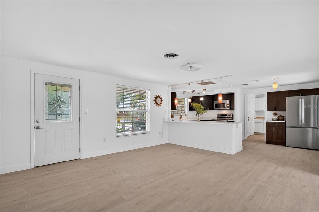 Image 6 of property listing at 2403 VERMONT AVENUE E, Bradenton, FL 34208