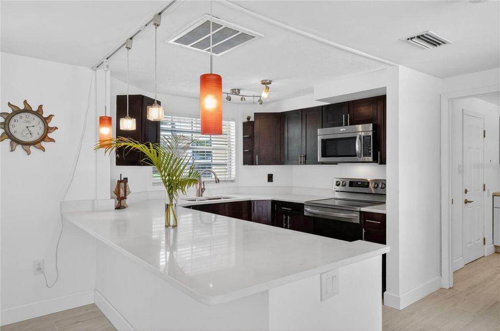 Image 9 of property listing at 2403 VERMONT AVENUE E, Bradenton, FL 34208