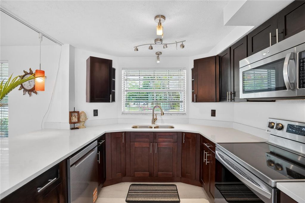 Image 10 of property listing at 2403 VERMONT AVENUE E, Bradenton, FL 34208