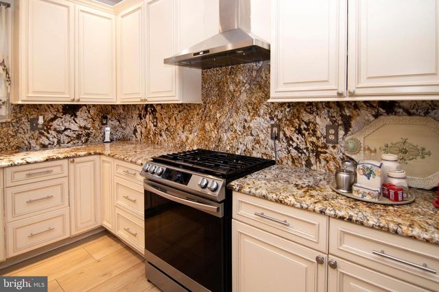 6 GOOSE NECK LN, Sicklerville, NJ 08081
