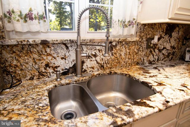 6 GOOSE NECK LN, Sicklerville, NJ 08081