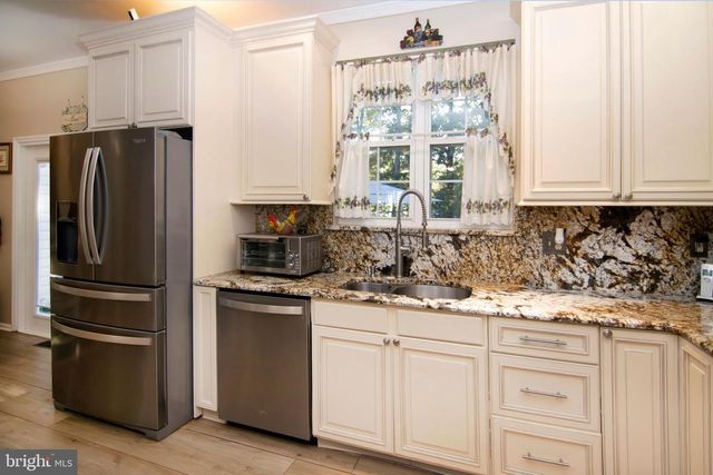 6 GOOSE NECK LN, Sicklerville, NJ 08081