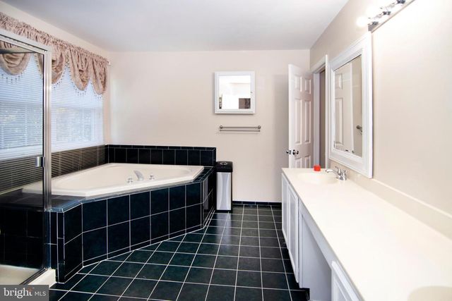 6 GOOSE NECK LN, Sicklerville, NJ 08081