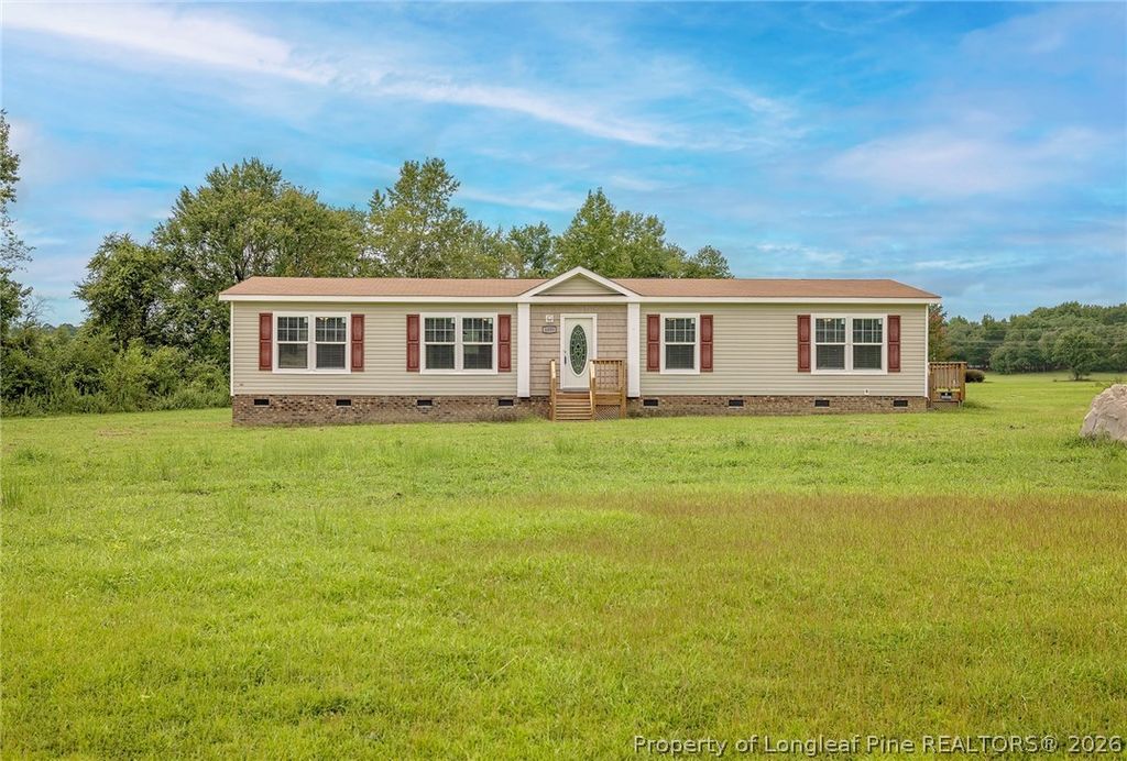 1039 Edgewater Drive, Raeford, NC 28376 — exterior