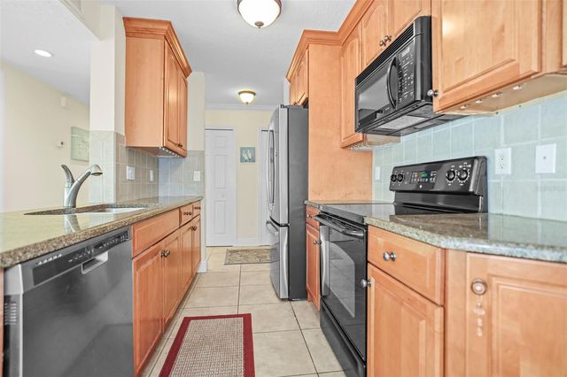 950 BROADWAY 205, Dunedin, FL 34698