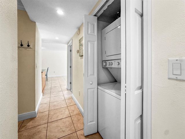 950 BROADWAY 205, Dunedin, FL 34698