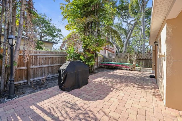950 BROADWAY 205, Dunedin, FL 34698