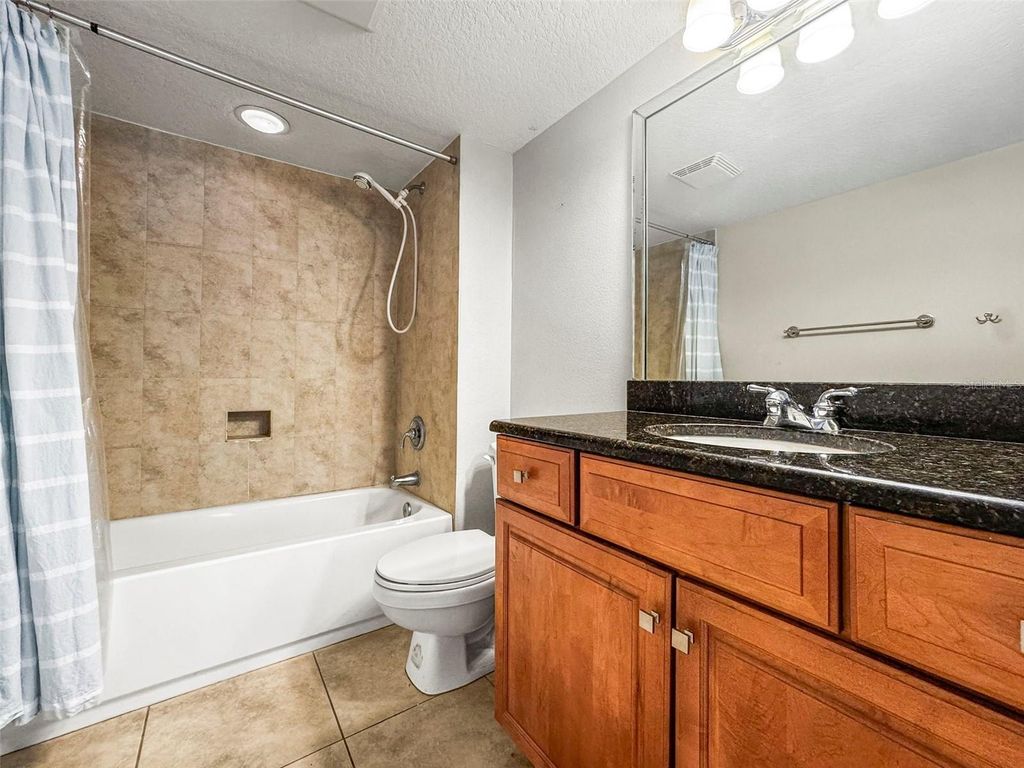 Image 12 of property listing at 950 BROADWAY 205, Dunedin, FL 34698