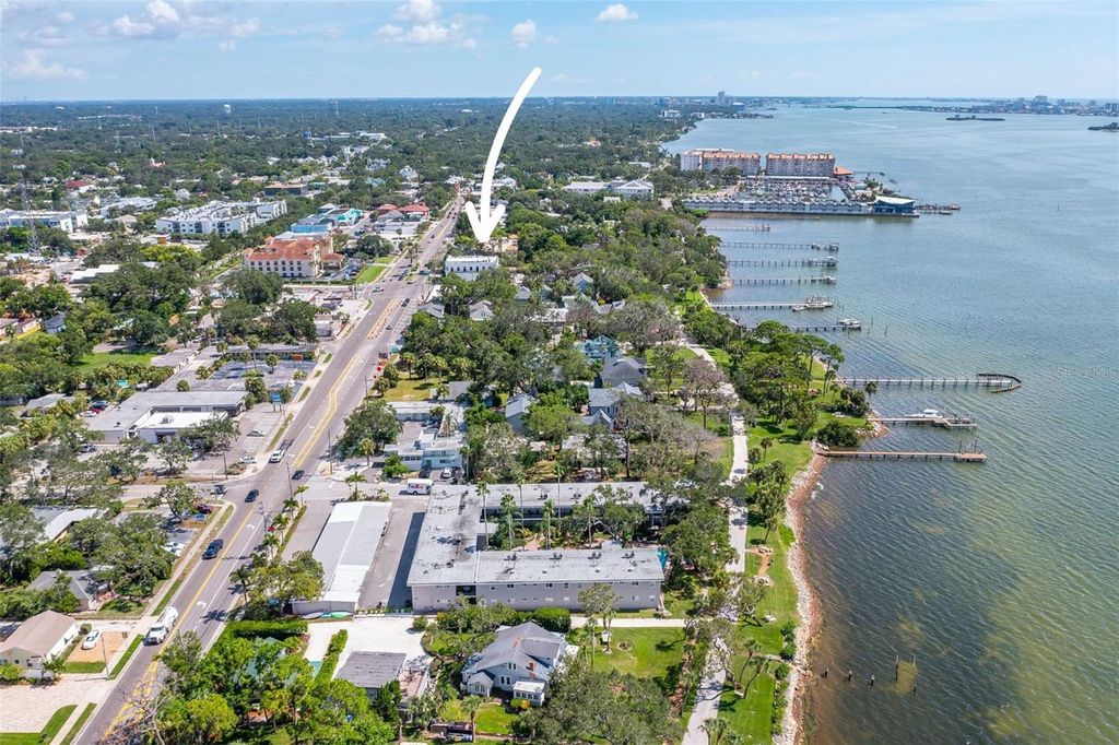 Image 27 of property listing at 950 BROADWAY 205, Dunedin, FL 34698
