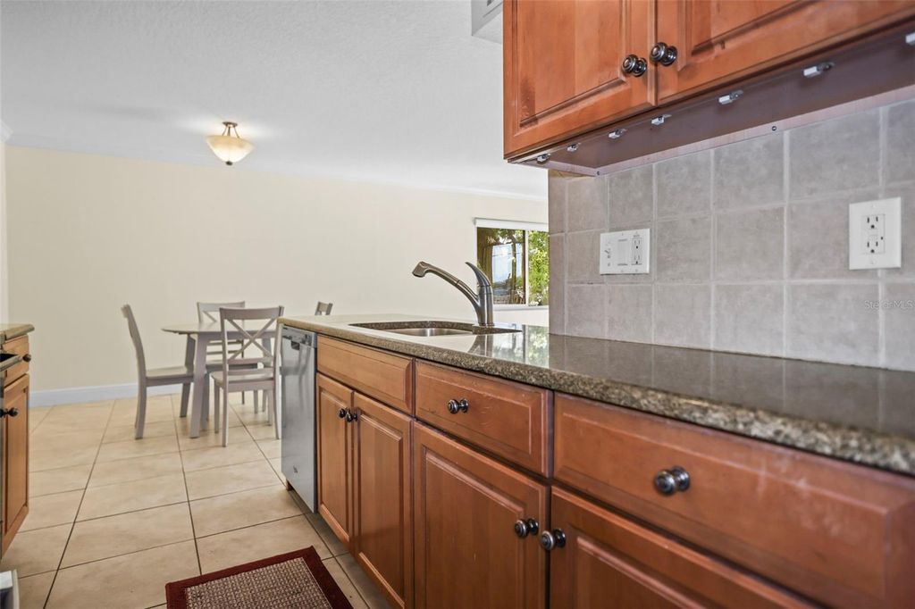 Image 10 of property listing at 950 BROADWAY 205, Dunedin, FL 34698