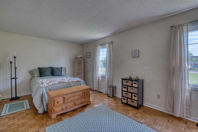 6600 Pollack Avenue, Evansville, IN 47715
