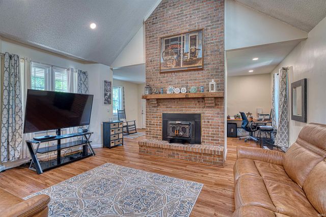 6600 Pollack Avenue, Evansville, IN 47715