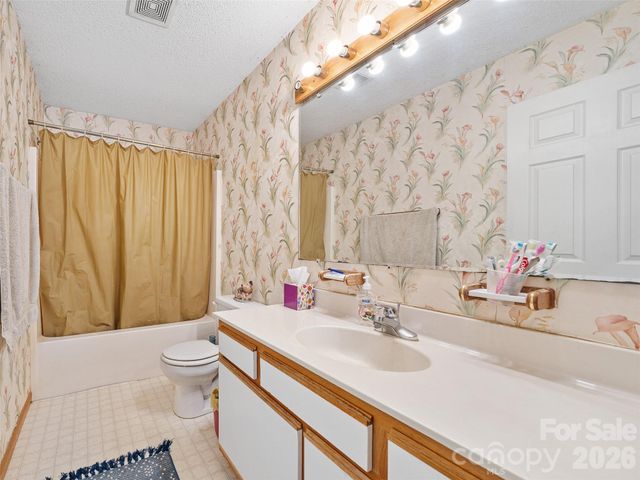 129 Kantagree Drive, Bakersville, NC 28705