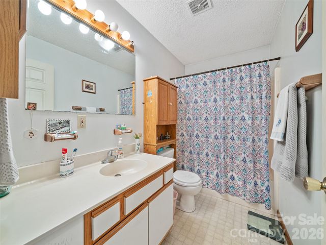 129 Kantagree Drive, Bakersville, NC 28705