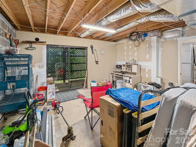 129 Kantagree Drive, Bakersville, NC 28705