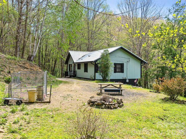 129 Kantagree Drive, Bakersville, NC 28705