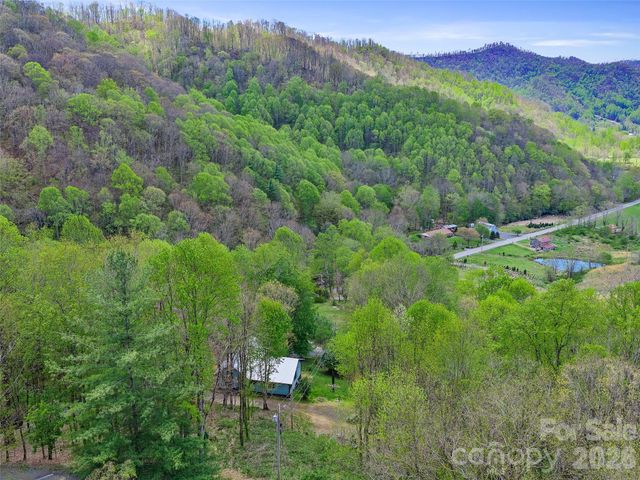 129 Kantagree Drive, Bakersville, NC 28705