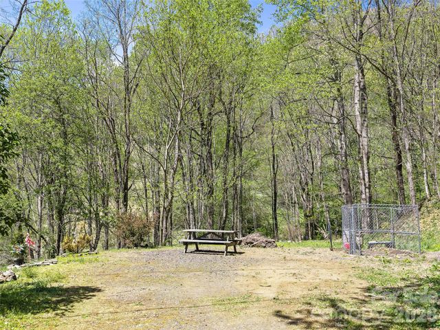 129 Kantagree Drive, Bakersville, NC 28705