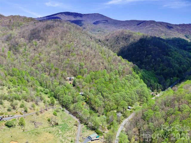 129 Kantagree Drive, Bakersville, NC 28705