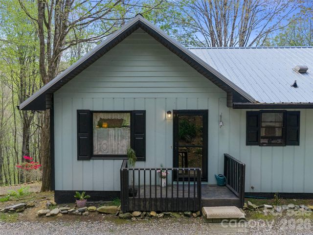 129 Kantagree Drive, Bakersville, NC 28705