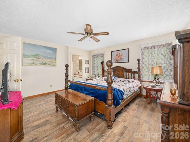 129 Kantagree Drive, Bakersville, NC 28705