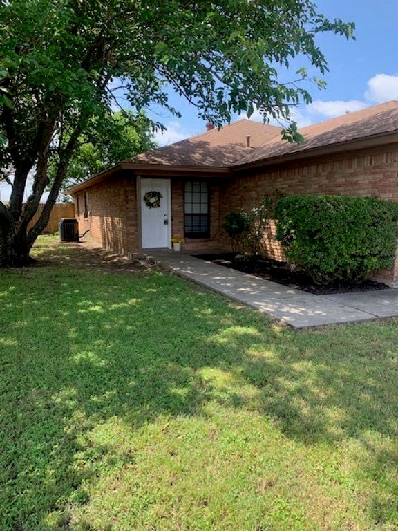 1149 Landsdale Lane, Saginaw, TX 76179