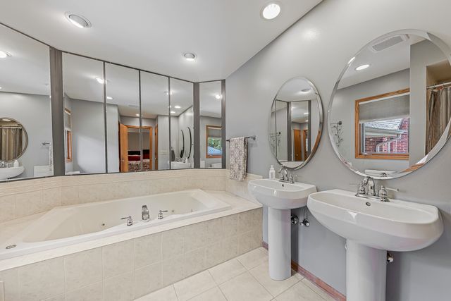 12054 Blackthorne Ridge Drive, Mokena, IL 60448