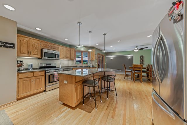 12054 Blackthorne Ridge Drive, Mokena, IL 60448