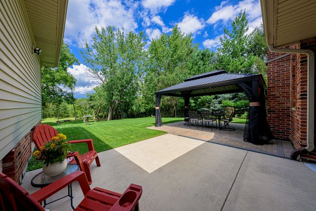 12054 Blackthorne Ridge Drive, Mokena, IL 60448
