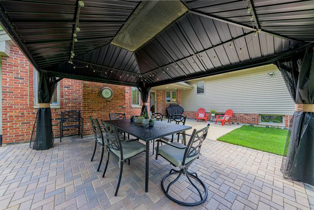 12054 Blackthorne Ridge Drive, Mokena, IL 60448
