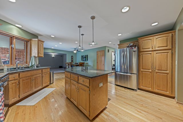 12054 Blackthorne Ridge Drive, Mokena, IL 60448