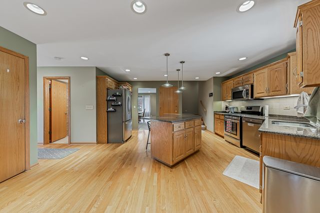 12054 Blackthorne Ridge Drive, Mokena, IL 60448