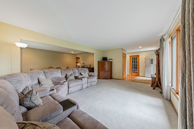 12054 Blackthorne Ridge Drive, Mokena, IL 60448