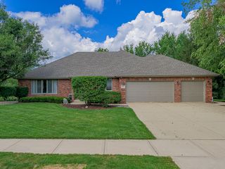 12054 Blackthorne Ridge Drive, Mokena, IL 60448