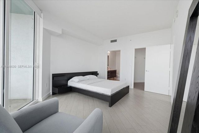 1900 N Bayshore Dr 1518, Miami, FL 33132