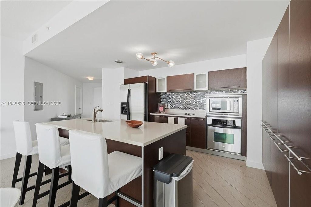 Image 13 of property listing at 1900 N Bayshore Dr 1518, Miami, FL 33132