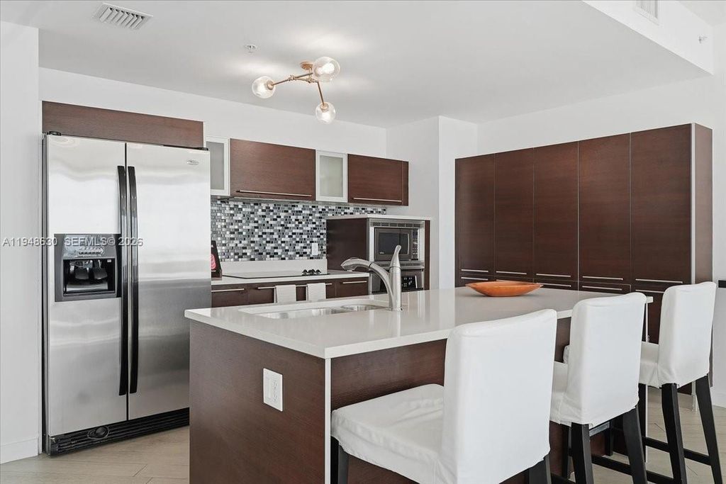 Image 16 of property listing at 1900 N Bayshore Dr 1518, Miami, FL 33132