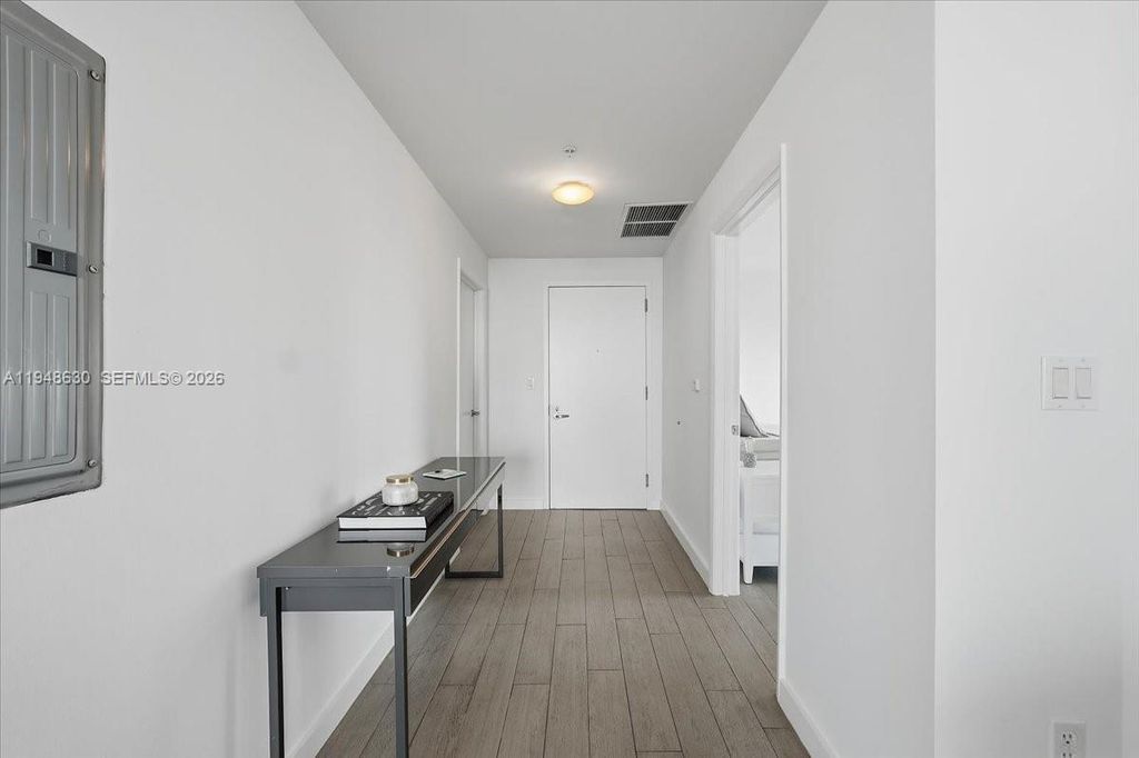 Image 18 of property listing at 1900 N Bayshore Dr 1518, Miami, FL 33132