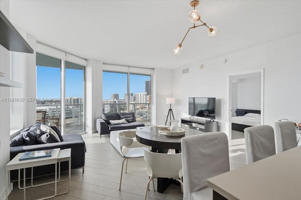 Image 21 of property listing at 1900 N Bayshore Dr 1518, Miami, FL 33132