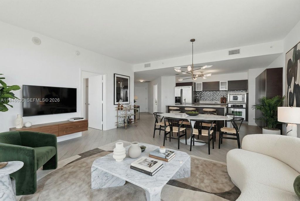 Image 3 of property listing at 1900 N Bayshore Dr 1518, Miami, FL 33132