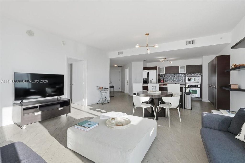 Image 32 of property listing at 1900 N Bayshore Dr 1518, Miami, FL 33132