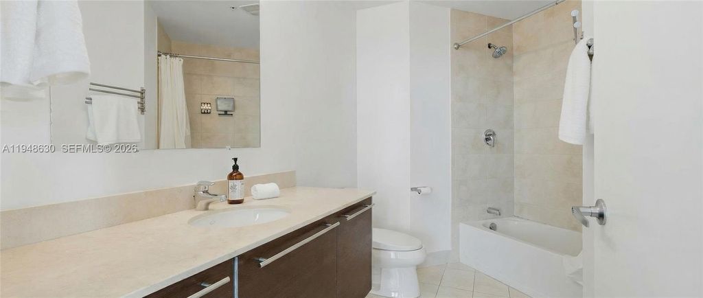 Image 35 of property listing at 1900 N Bayshore Dr 1518, Miami, FL 33132