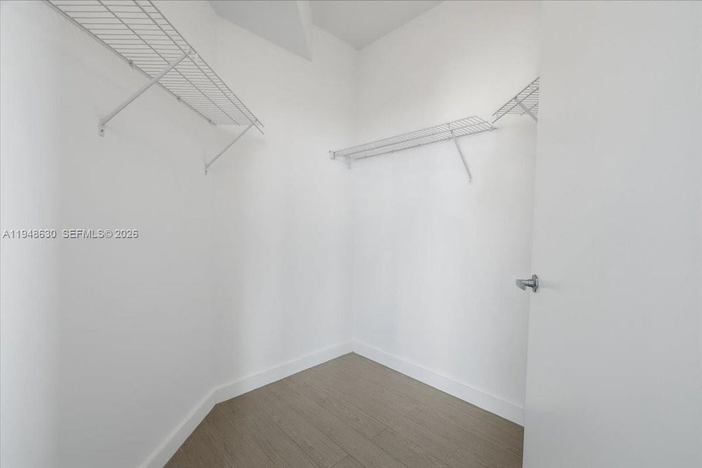 Image 37 of property listing at 1900 N Bayshore Dr 1518, Miami, FL 33132